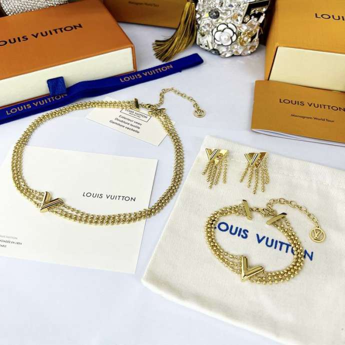 Picture of LV Sets _SKULVsuits11259013044